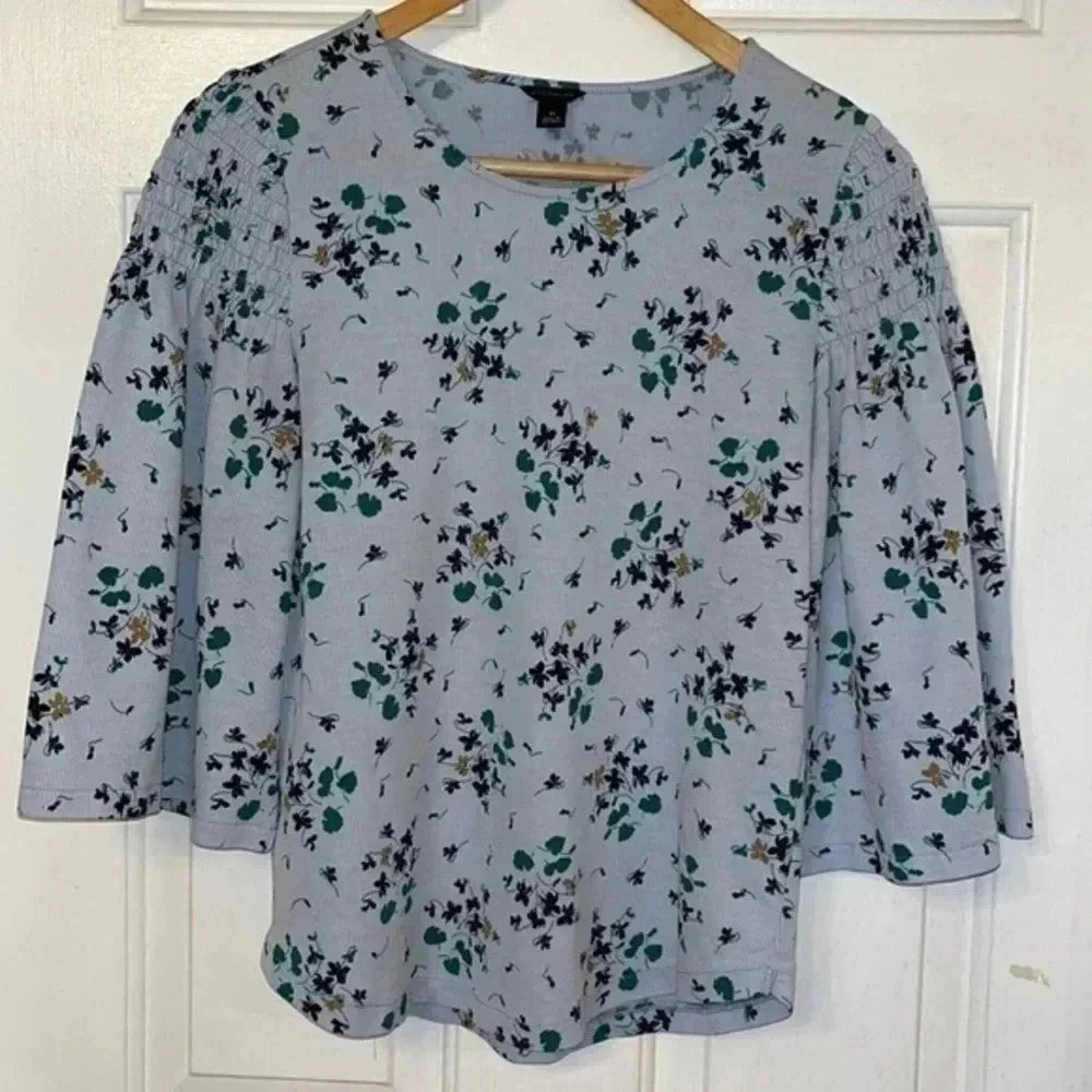 Ann Taylor blue floral blouse three quarter length bell sleeves with elastic XS